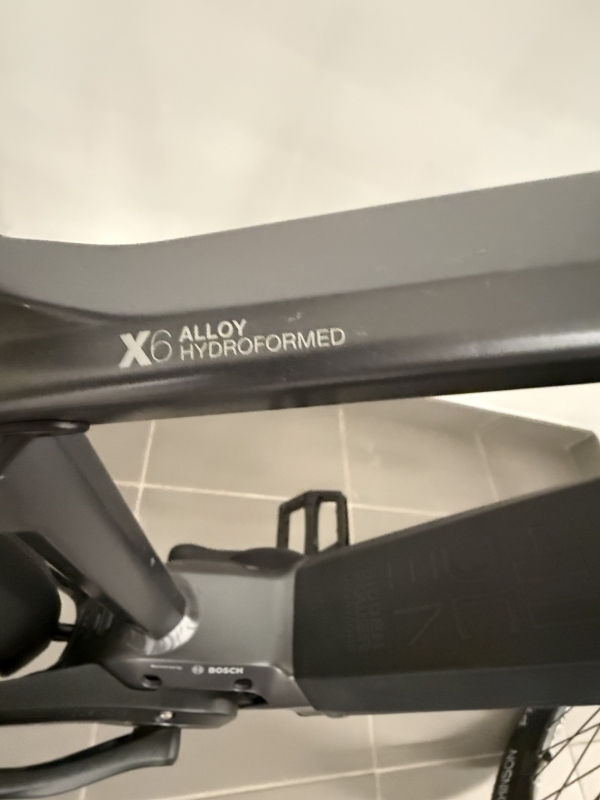 BICICLETA ELÉCTRICA MOUSTACHE SAMEDI 27 XROAD, prácticamente nueva, ¡hay que verla!