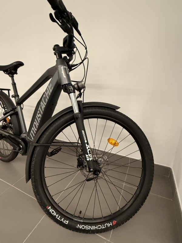 BICICLETA ELÉCTRICA MOUSTACHE SAMEDI 27 XROAD, prácticamente nueva, ¡hay que verla!