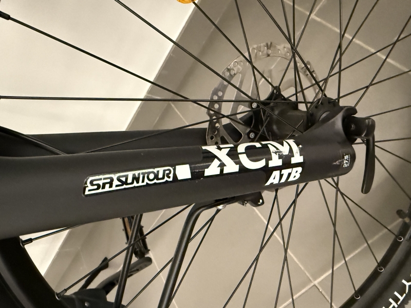 BICICLETA ELÉCTRICA MOUSTACHE SAMEDI 27 XROAD, prácticamente nueva, ¡hay que verla!