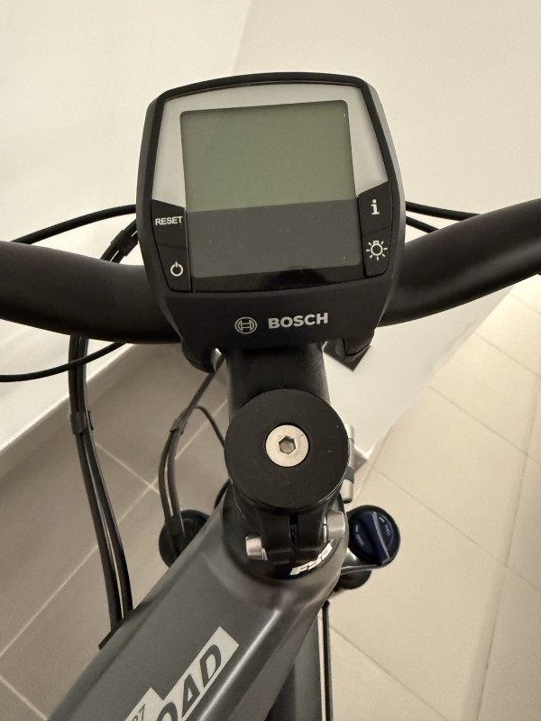 BICICLETA ELÉCTRICA MOUSTACHE SAMEDI 27 XROAD, prácticamente nueva, ¡hay que verla!