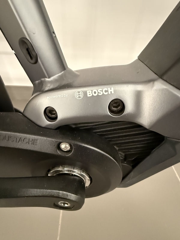 BICICLETA ELÉCTRICA MOUSTACHE SAMEDI 27 XROAD, prácticamente nueva, ¡hay que verla!